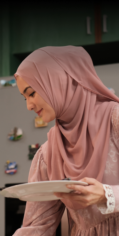 Citra Kirana as Kiki.
